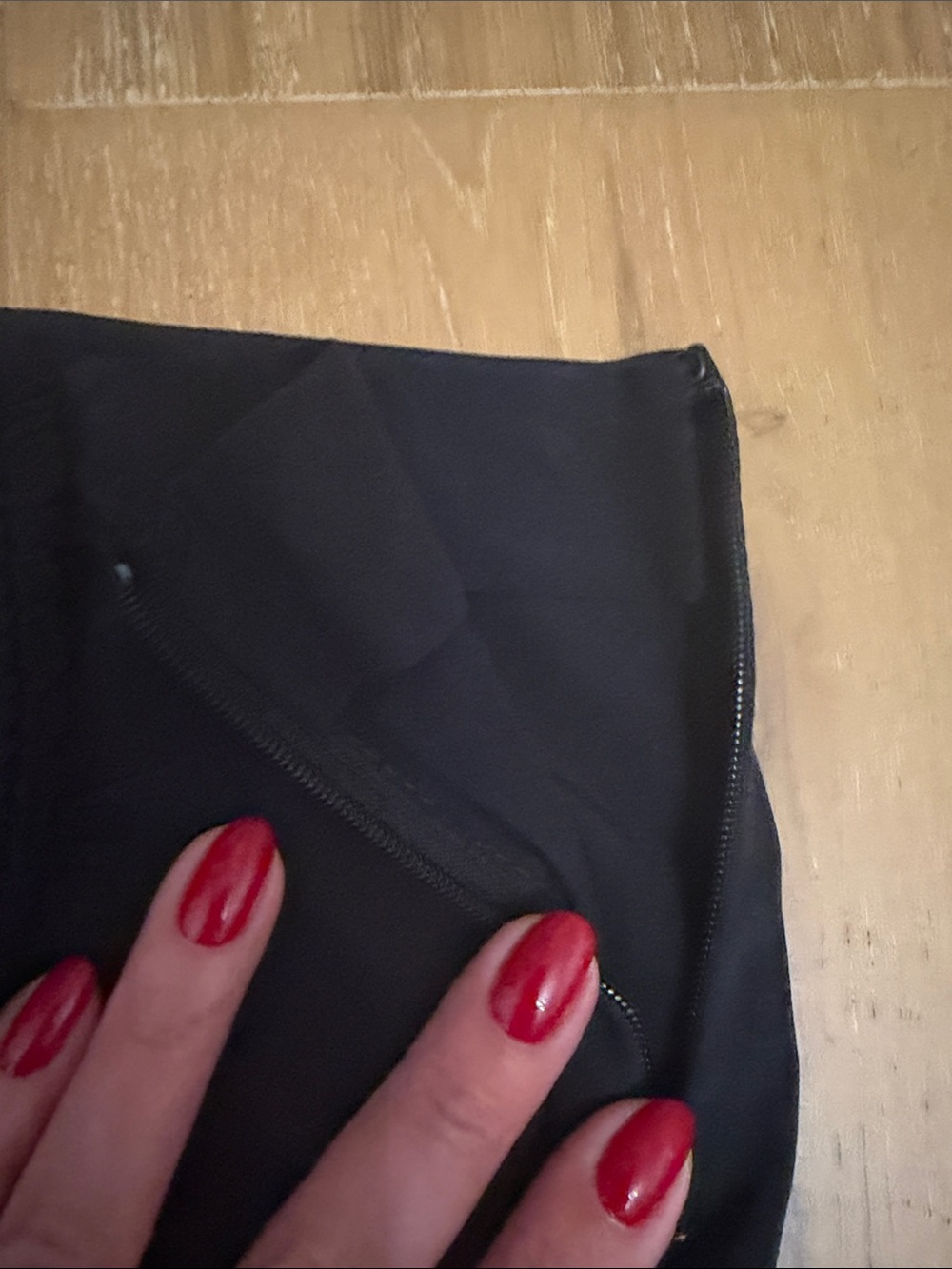 VintageGucci Black Pencil Skirt with Waist Tie Detail - Picture 6 of 7